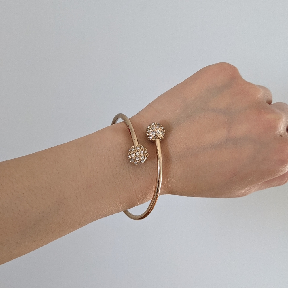Gold Bracelet - Picture 2 of 5